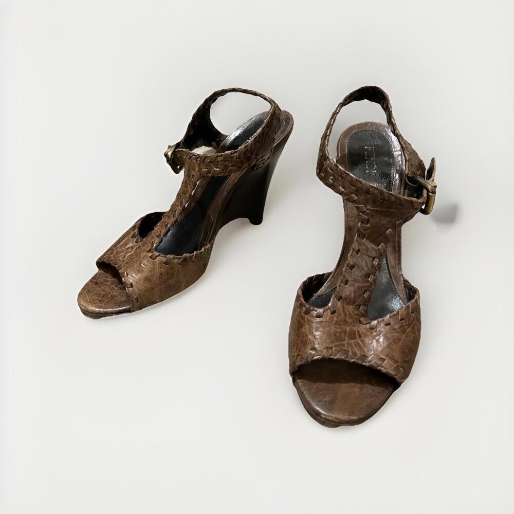 AUTHENTICATED FENDI ZEPPA CAPRA PERGAMENA WEDGE HEELS SIZE IT39/US9 MADE ITALY